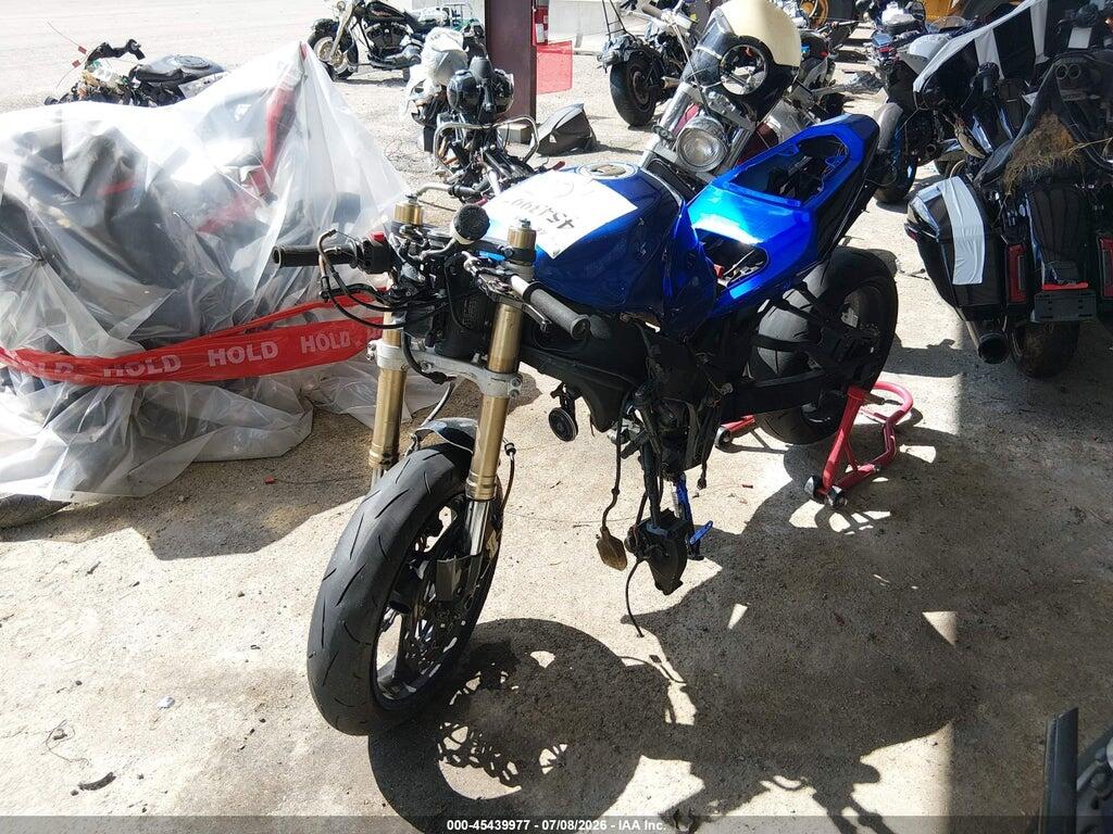 JS1GN7CA252114021 2005 SUZUKI GSX-R600 photo no. 2