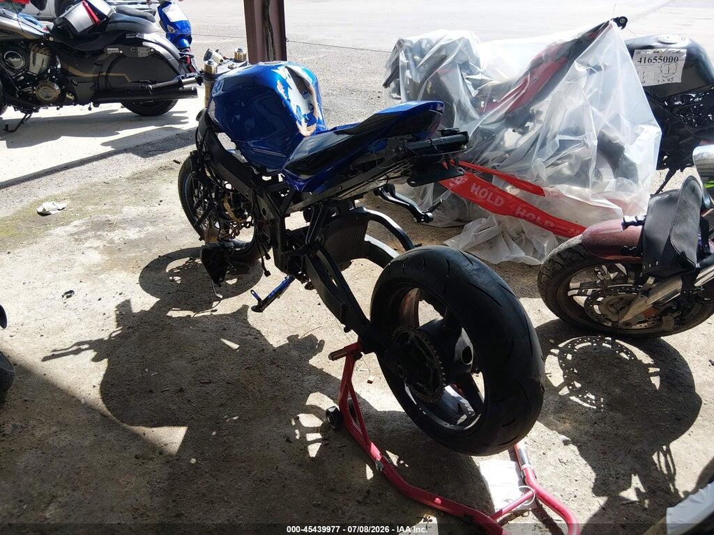 JS1GN7CA252114021 2005 SUZUKI GSX-R600 photo no. 3