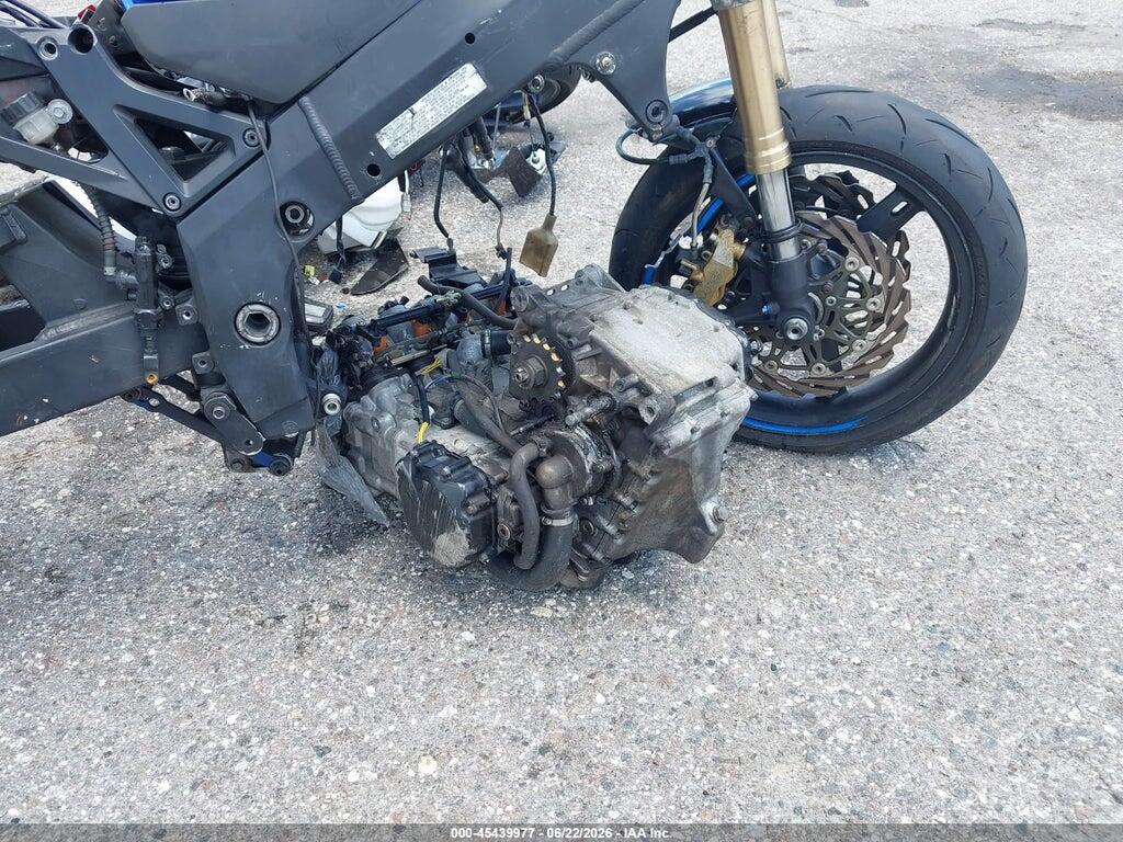 JS1GN7CA252114021 2005 SUZUKI GSX-R600 photo no. 8
