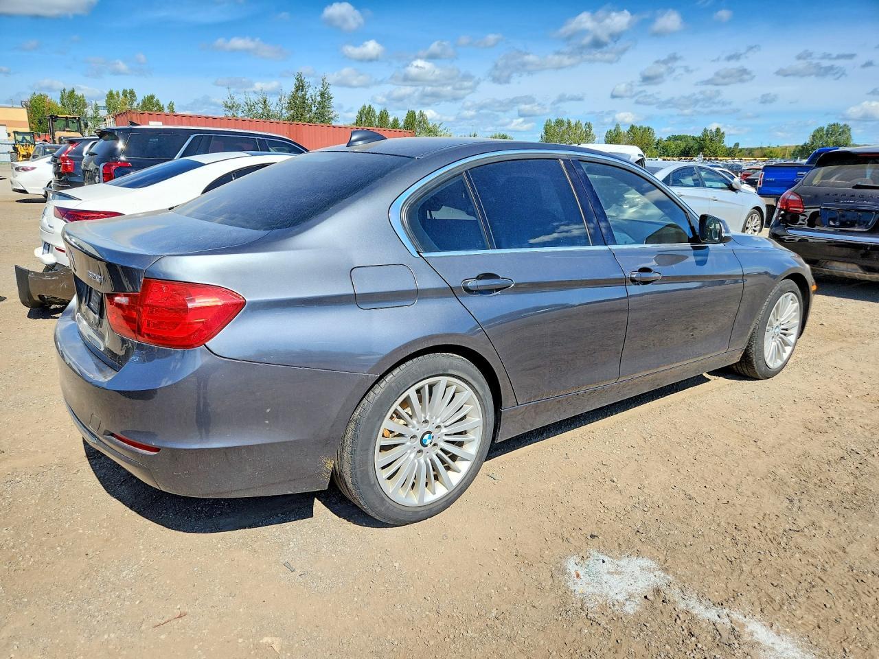 2015 BMW 320 I XDRIVE — Фото 3 из 12