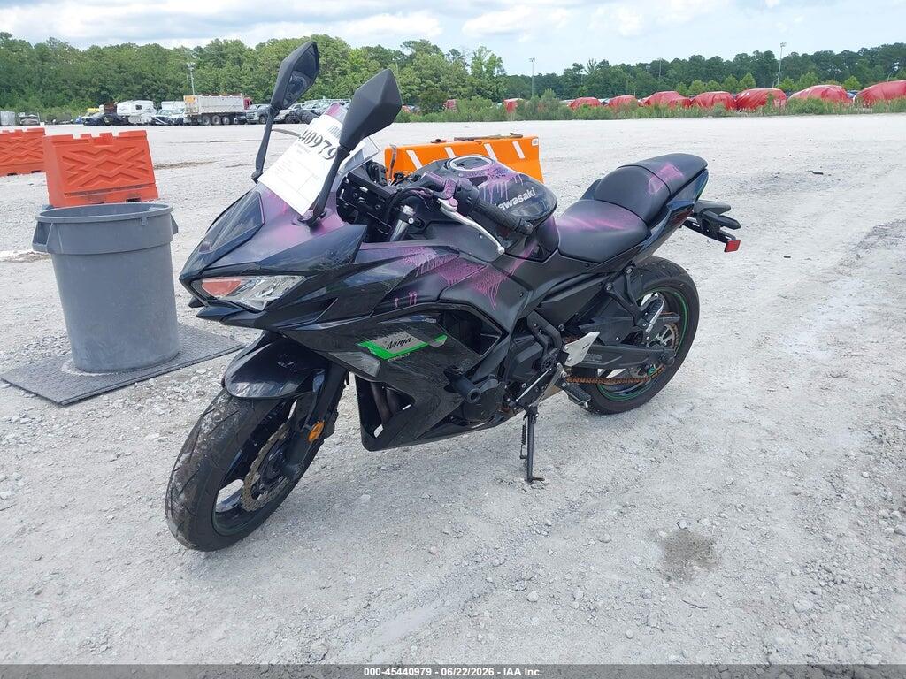 ML5EXER19SDAF9546 2025 KAWASAKI EX650 photo no. 2