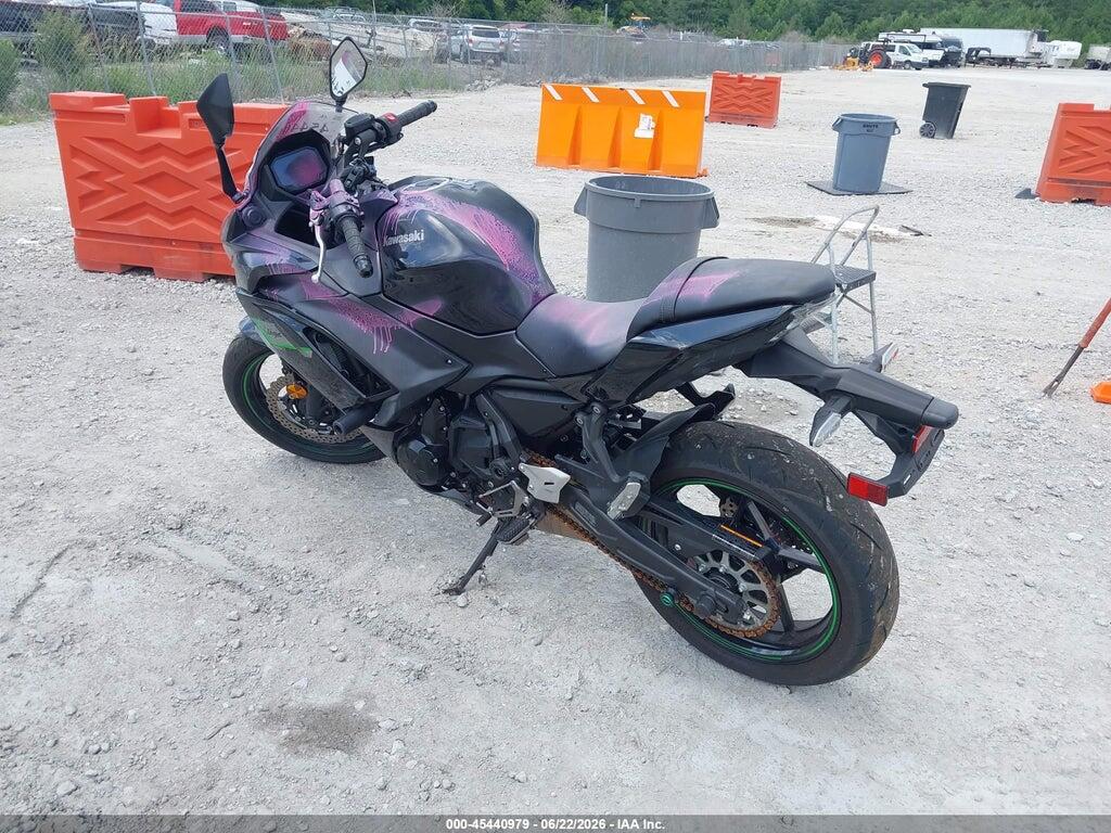 ML5EXER19SDAF9546 2025 KAWASAKI EX650 photo no. 3