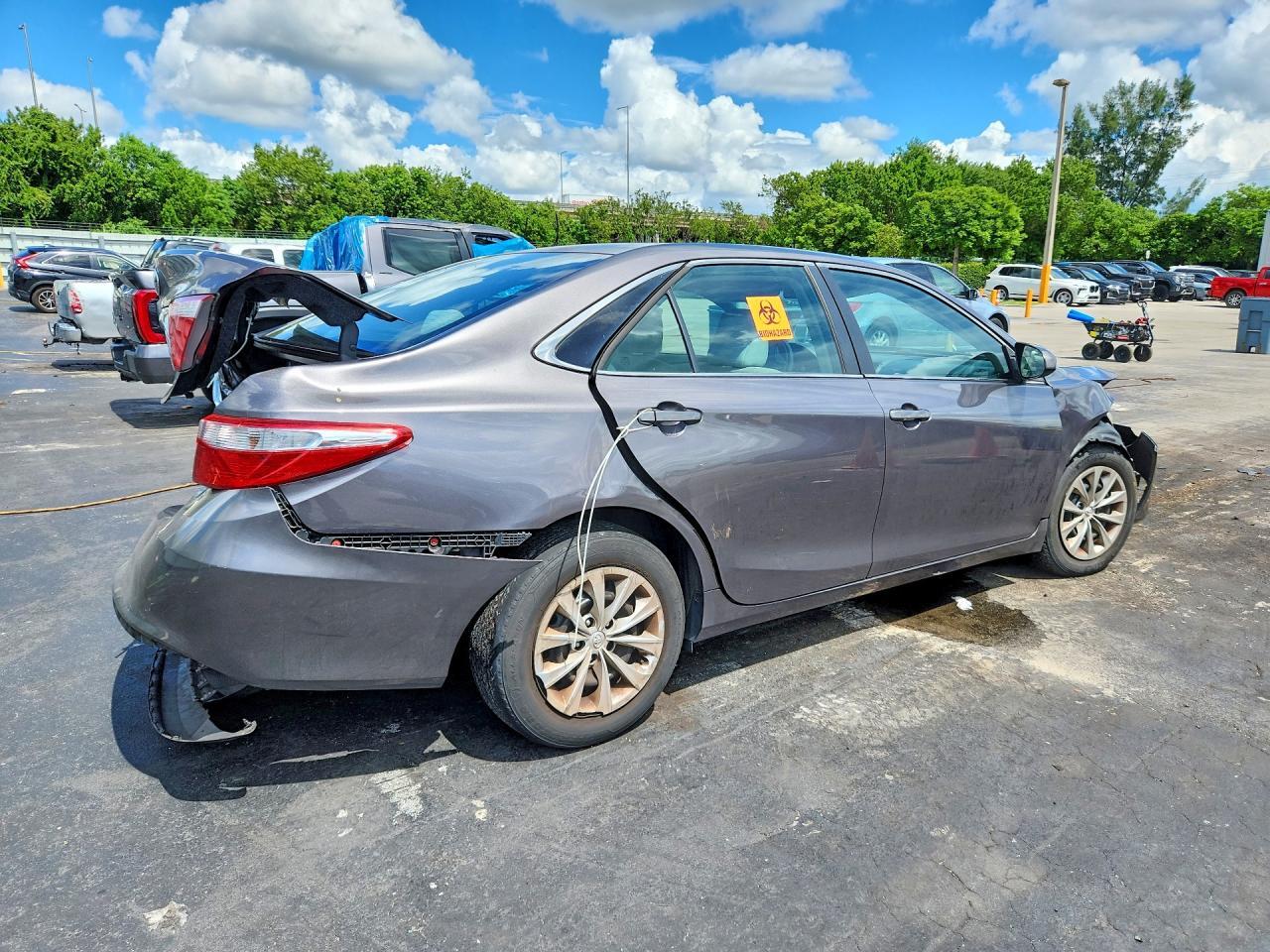 2015 TOYOTA CAMRY LE — Фото 3 из 12