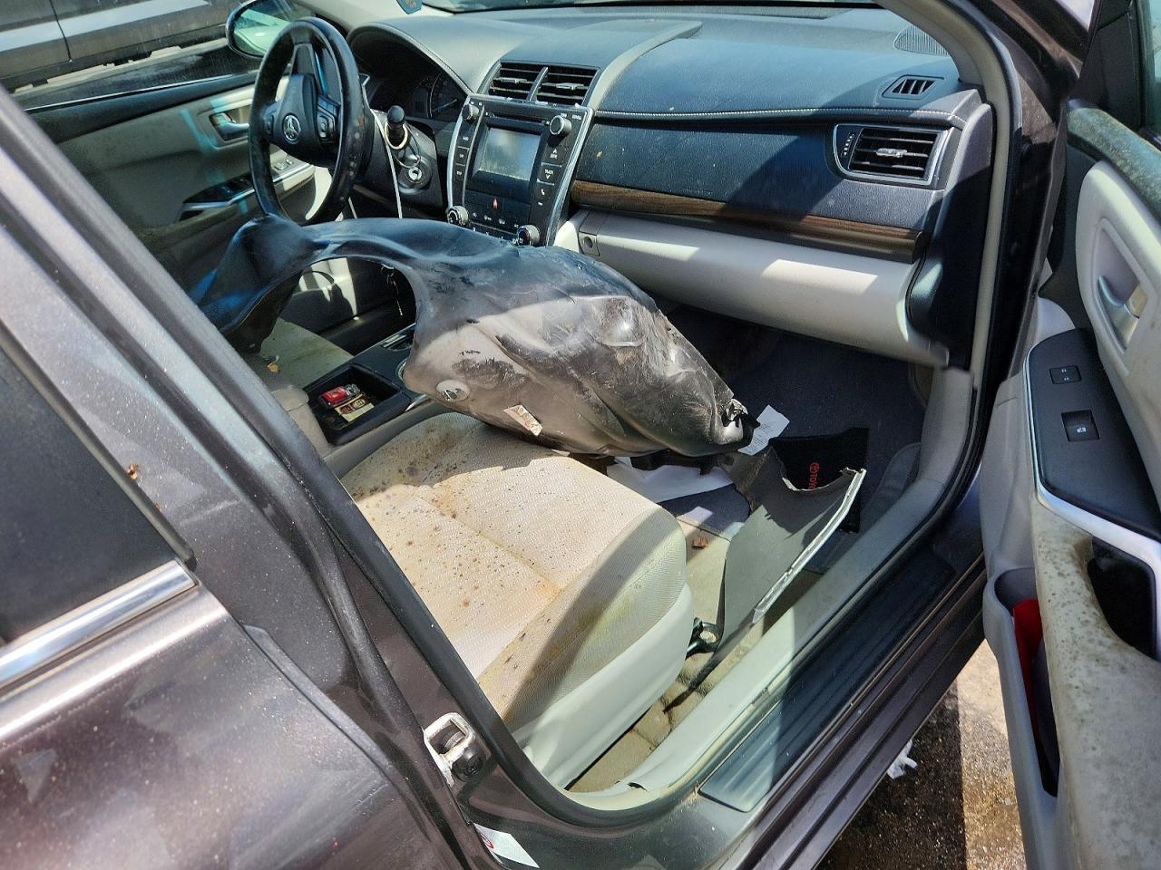 2015 TOYOTA CAMRY LE — Фото 8 из 12