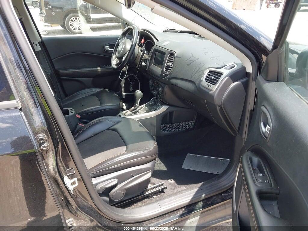 3C4NJDBB8JT222153 2018 JEEP COMPASS photo no. 5