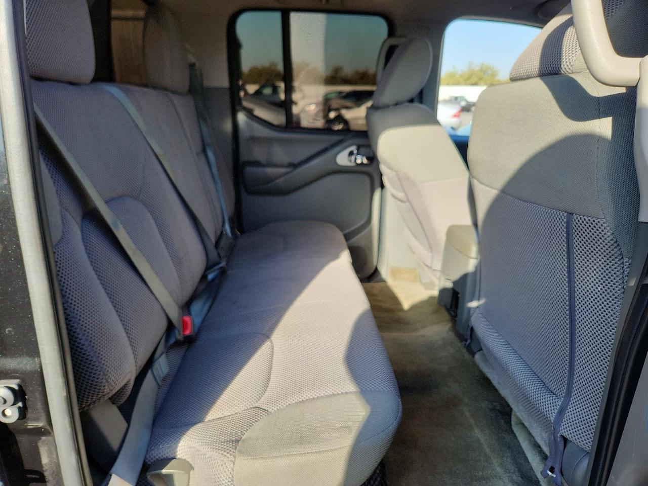 2017 NISSAN FRONTIER SV — Фото 10 из 12