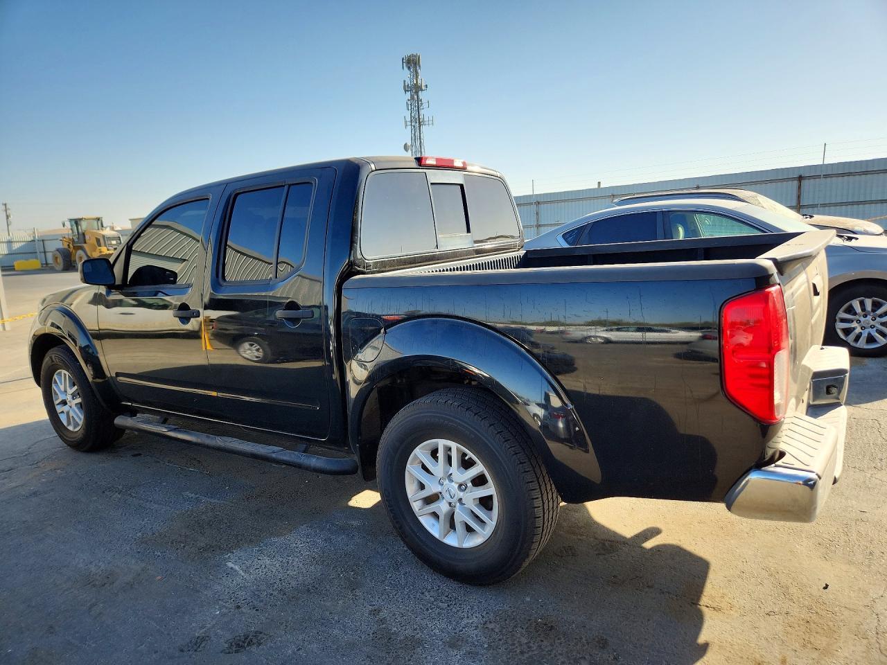 2017 NISSAN FRONTIER SV — Фото 2 из 12