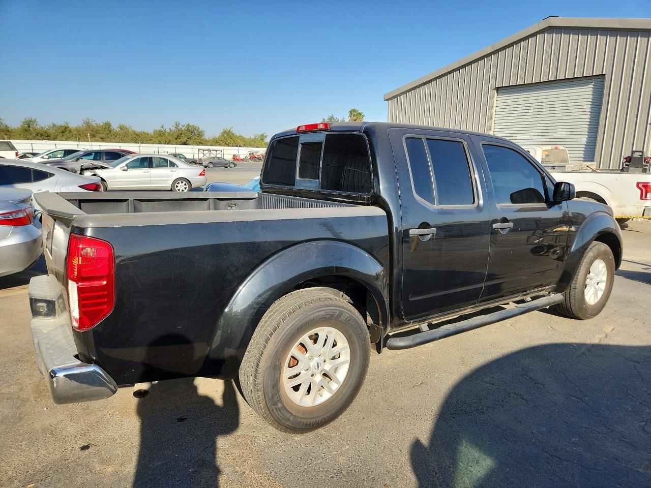 2017 NISSAN FRONTIER SV — Фото 3 из 12