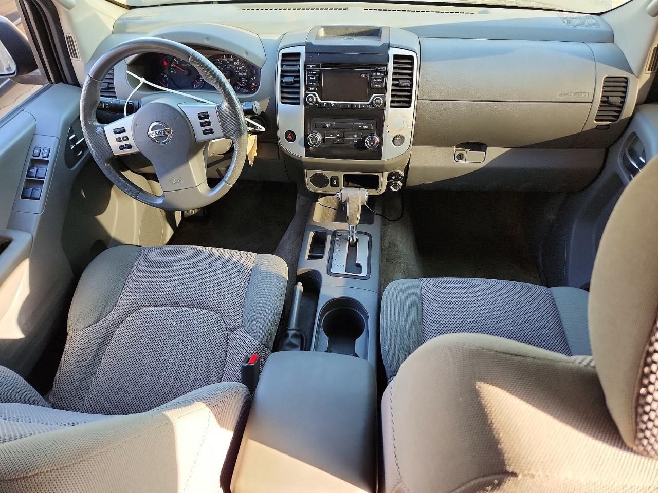 2017 NISSAN FRONTIER SV — Фото 8 из 12