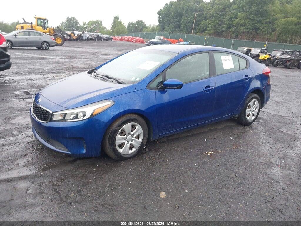 3KPFK4A77HE093822 2017 KIA FORTE photo no. 2