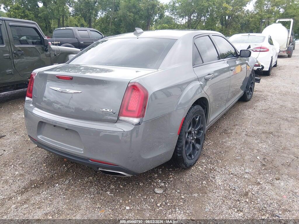 2C3CCAGG8HH612956 2017 CHRYSLER 300 photo no. 4