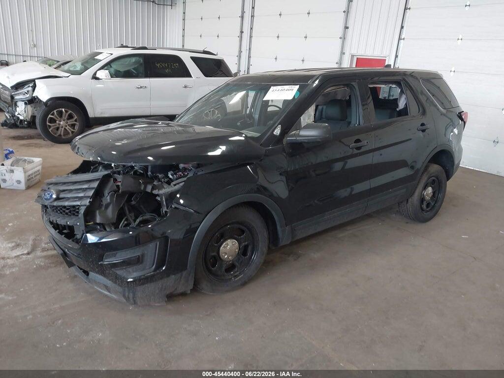 1FM5K8AR2JGB68304 2018 FORD POLICE INTERCEPTOR UTILITY photo no. 2