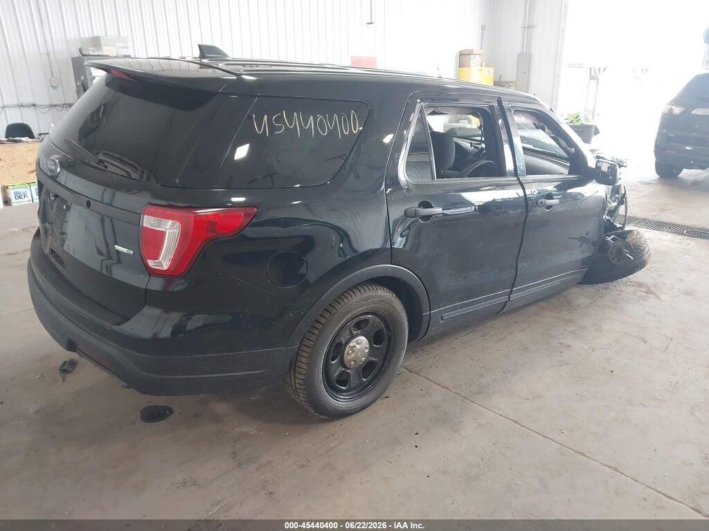 1FM5K8AR2JGB68304 2018 FORD POLICE INTERCEPTOR UTILITY photo no. 4