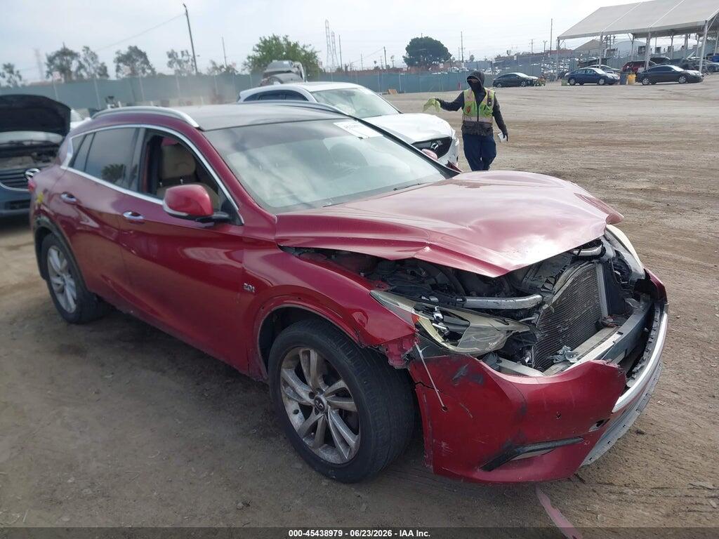 SJKCH5CP0JA055035 2018 INFINITI QX30 photo no. 1