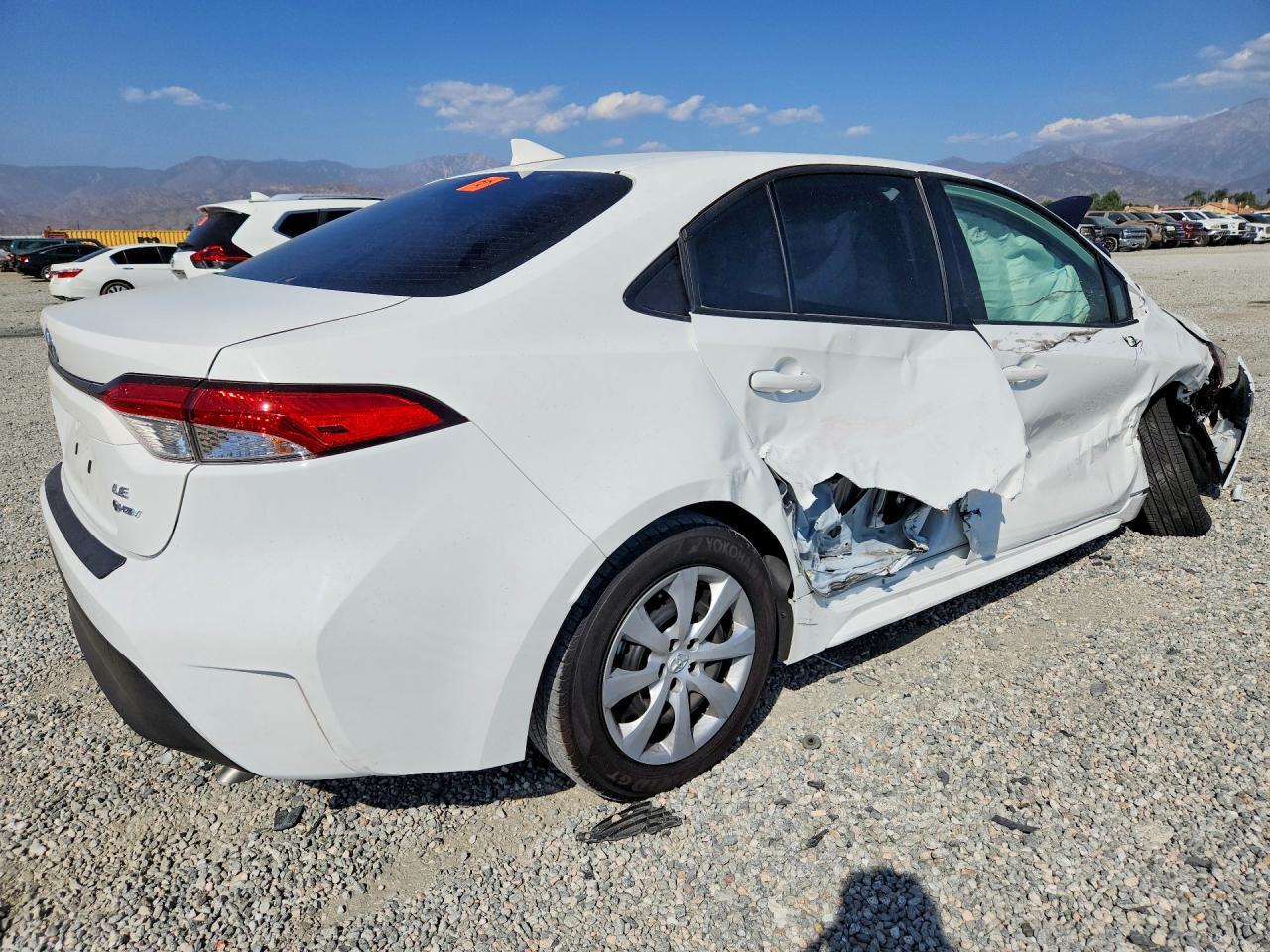 2025 TOYOTA COROLLA HYBRID LE — Фото 3 из 12