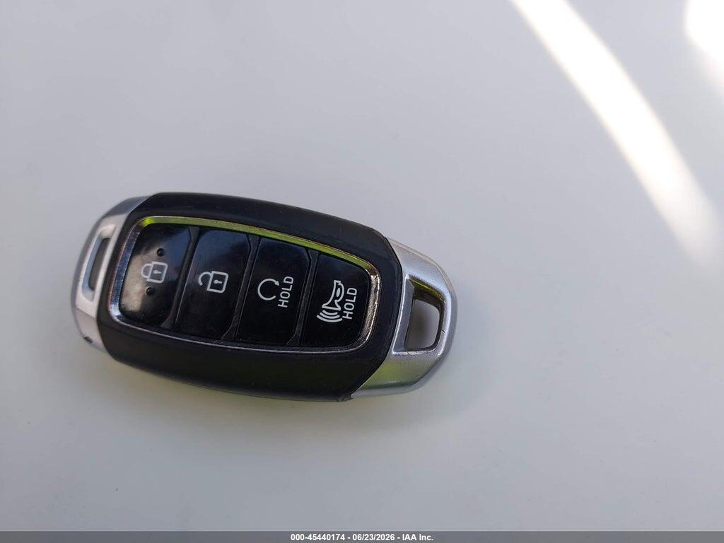 KMHRC8A32PU275180 2023 HYUNDAI VENUE photo no. 11