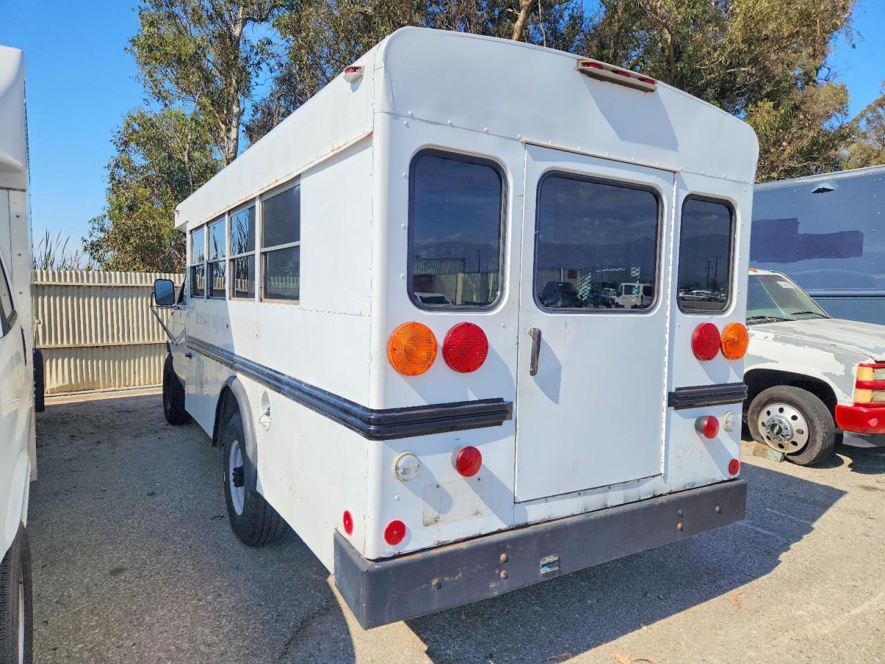 1992 FORD E350 SHUTTLE BUS — Фото 3 из 10