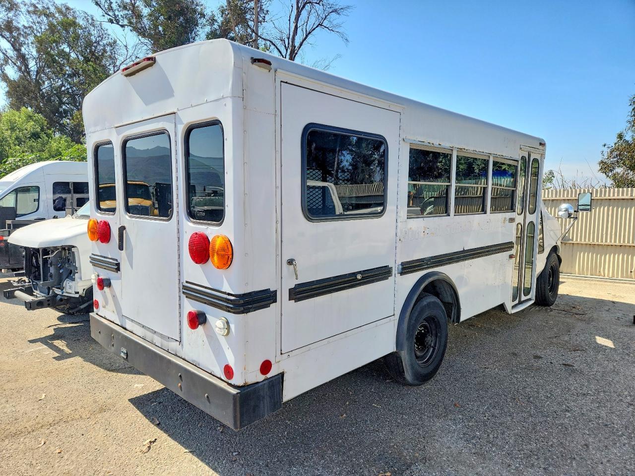 1992 FORD E350 SHUTTLE BUS — Фото 4 из 10