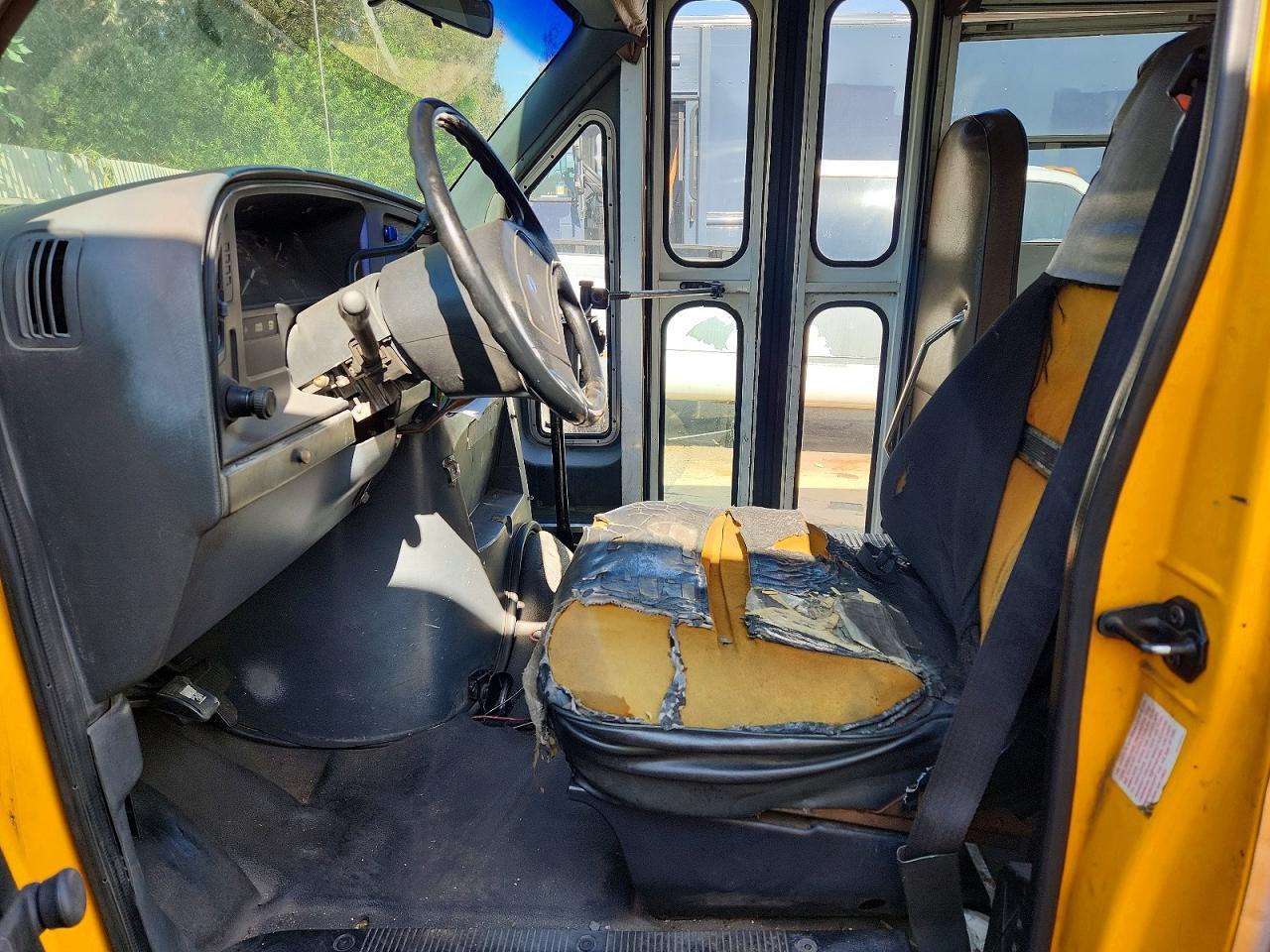 1992 FORD E350 SHUTTLE BUS — Фото 5 из 10