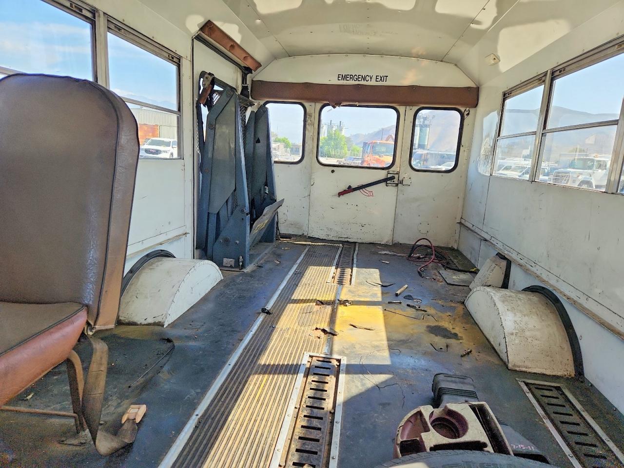 1992 FORD E350 SHUTTLE BUS — Фото 6 из 10