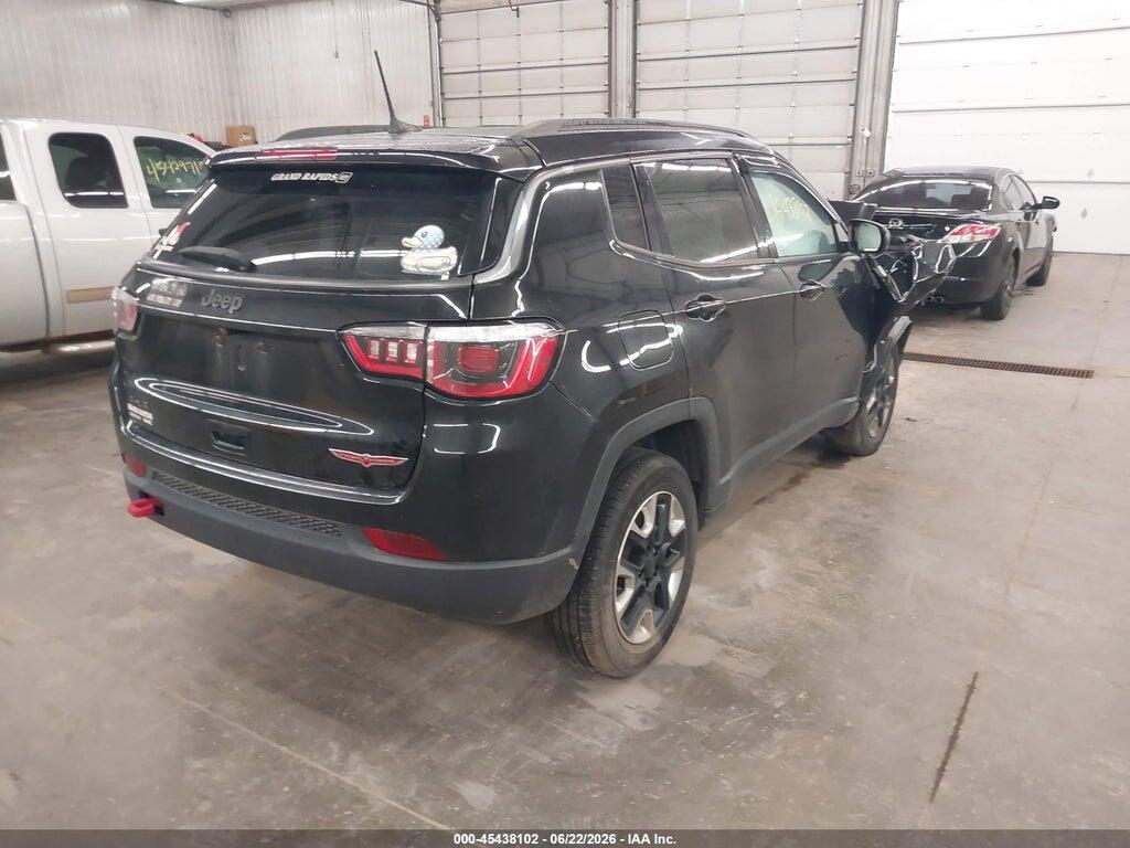 3C4NJDDB5JT207302 2018 JEEP COMPASS photo no. 4