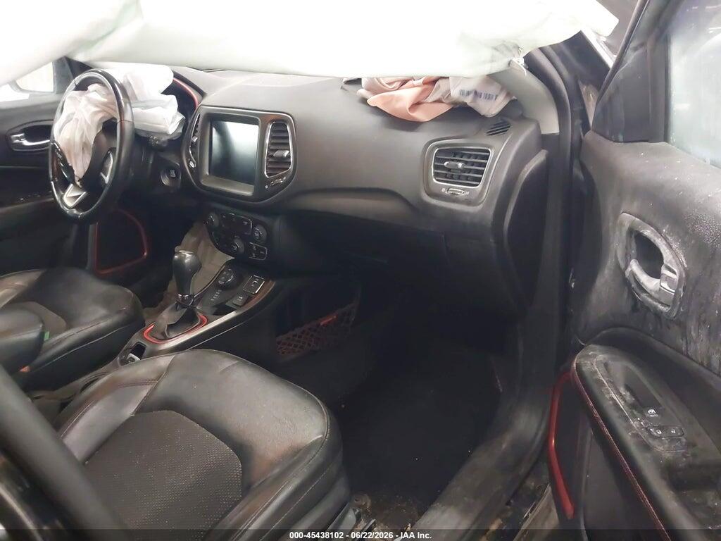3C4NJDDB5JT207302 2018 JEEP COMPASS photo no. 5