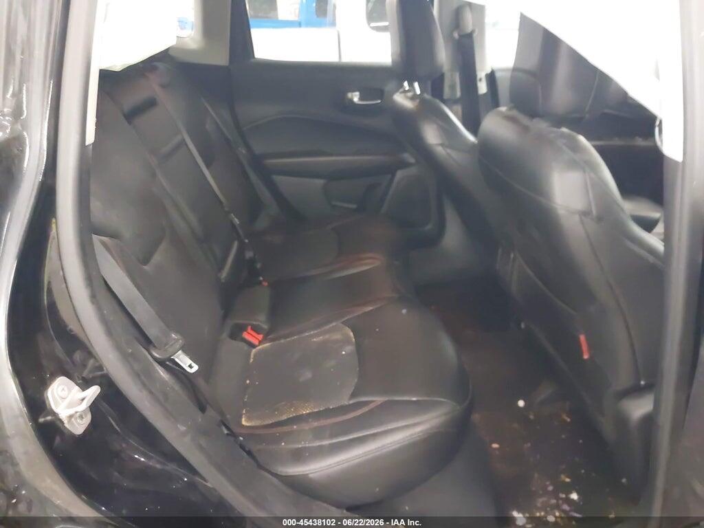 3C4NJDDB5JT207302 2018 JEEP COMPASS photo no. 8