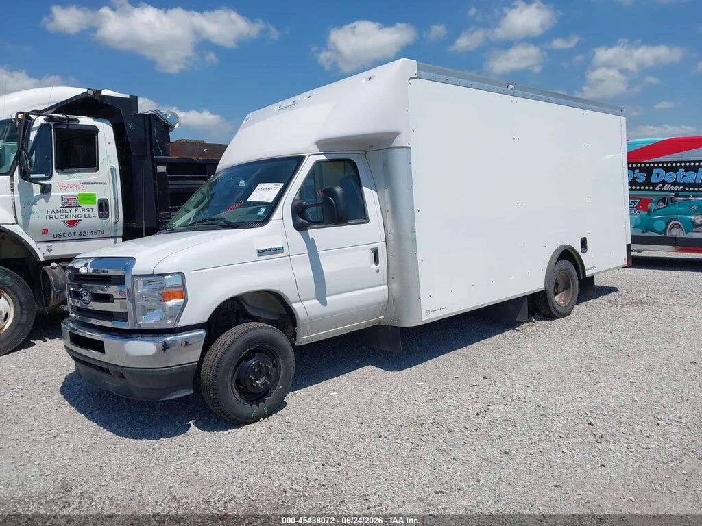 1FDXE4FN1TDD19653 2026 FORD E-450 CUTAWAY photo no. 2