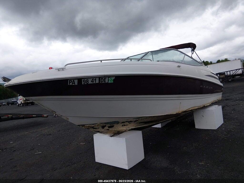 00000MXPB12MCD202 2002 MAXUM 23' photo no. 2