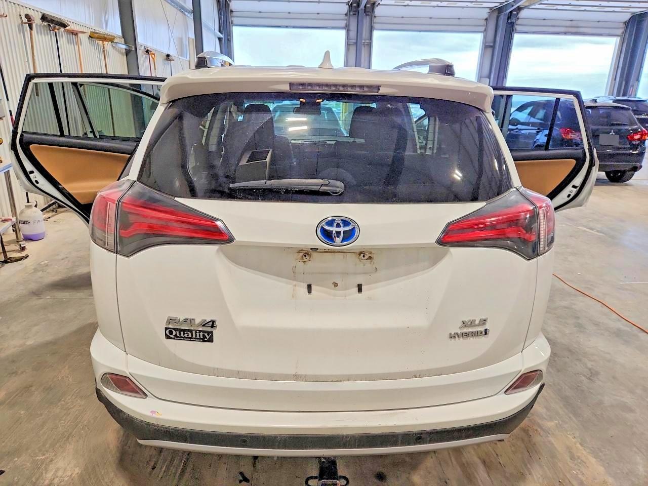 2016 TOYOTA RAV4 HV XLE — Фото 6 из 14