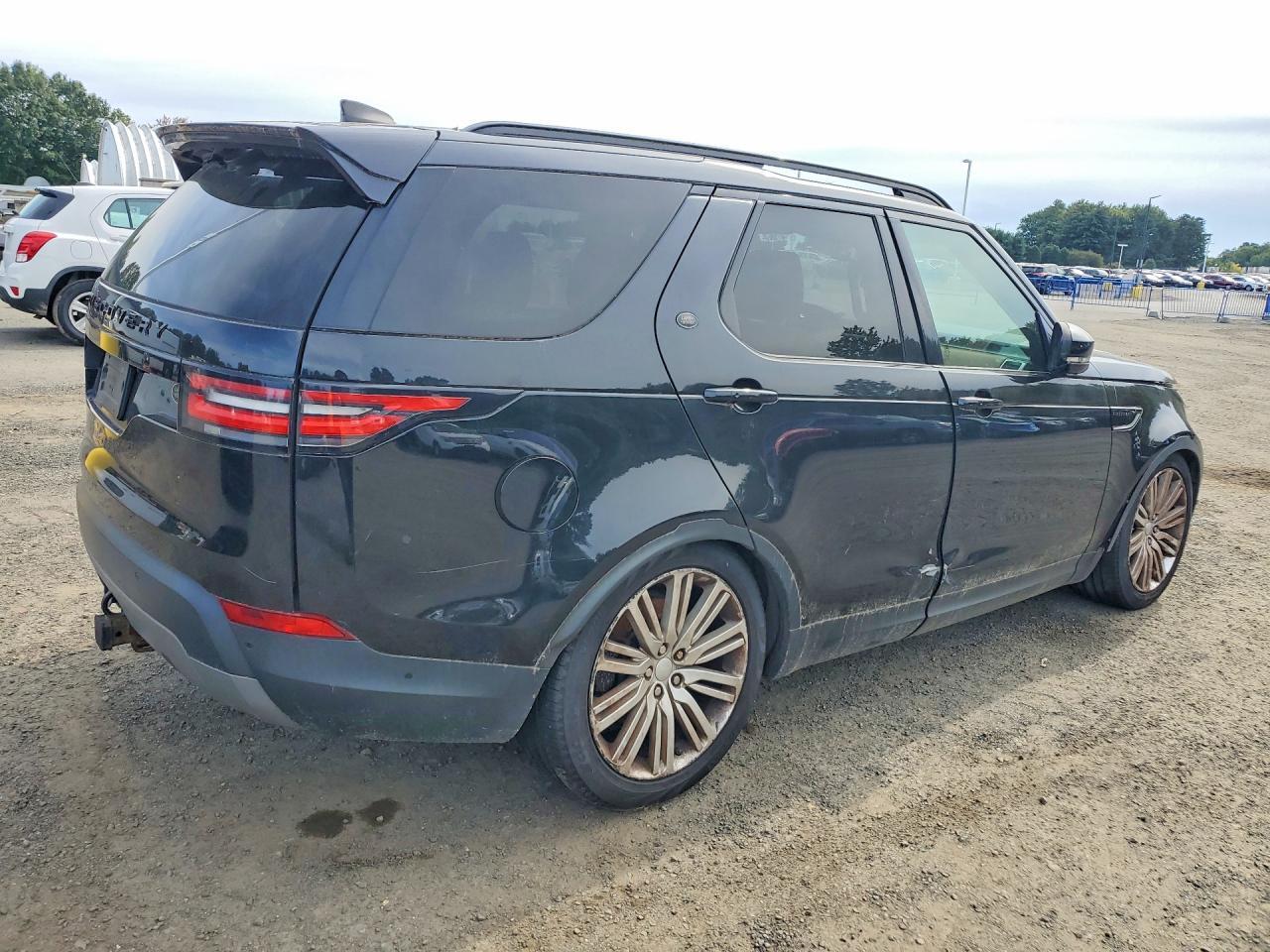 2017 LAND ROVER DISCOVERY FIRST EDITION — Фото 3 из 13