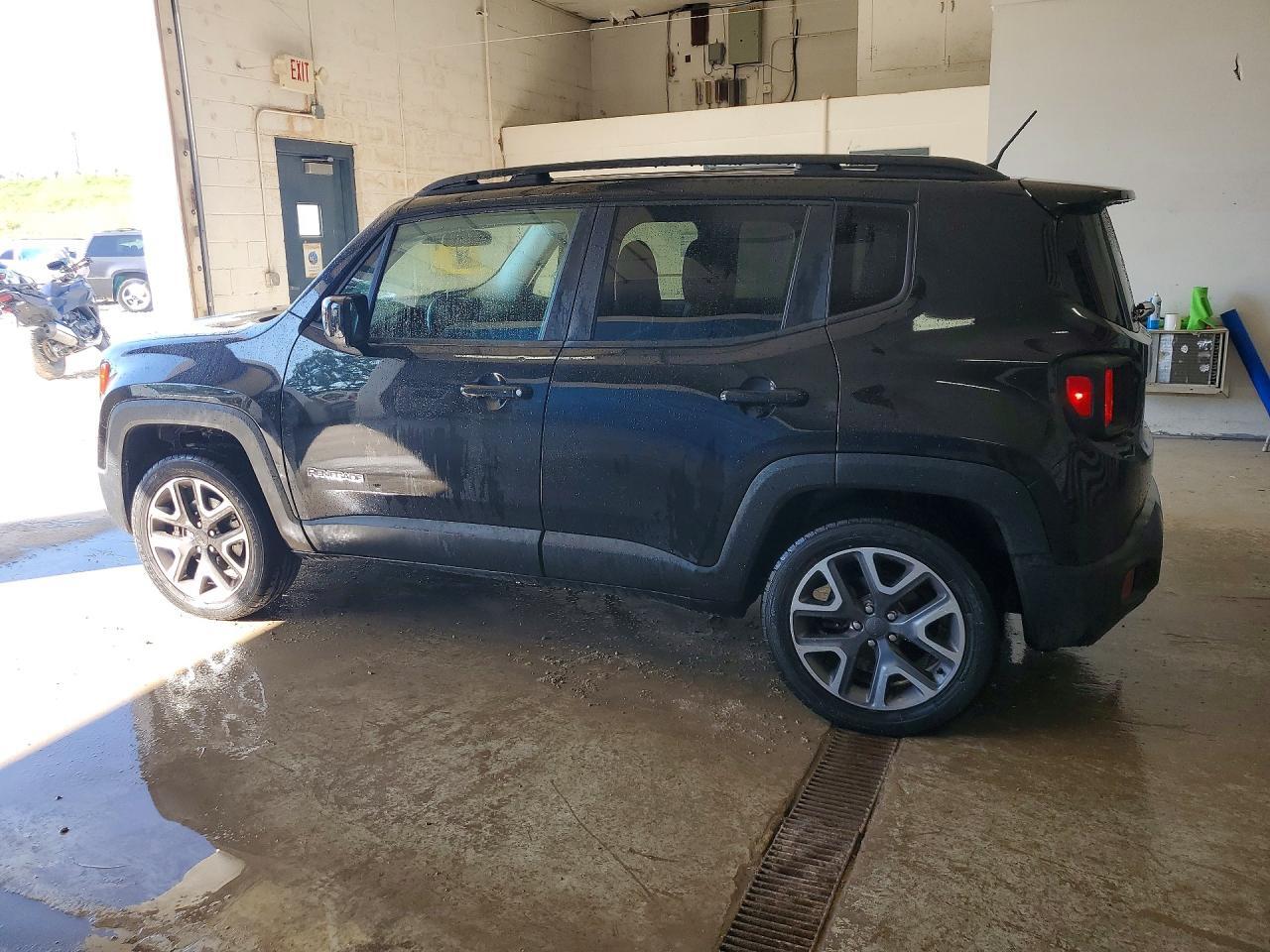 2017 JEEP RENEGADE LATITUDE — Фото 2 из 12