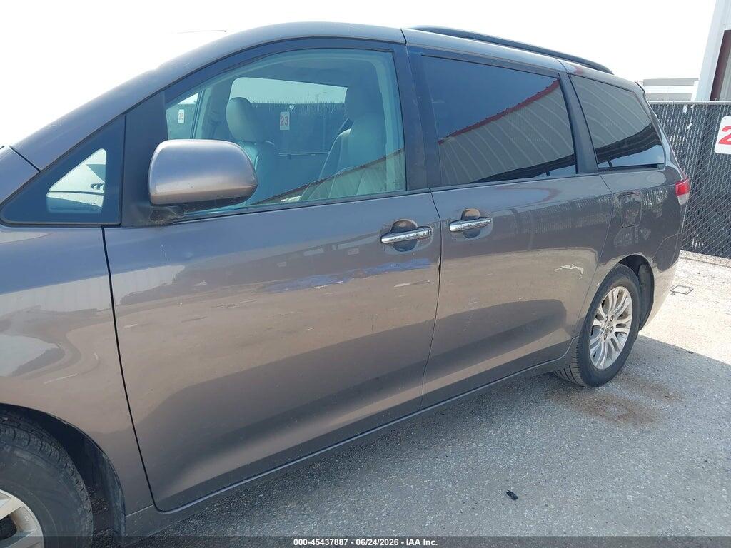 5TDYK3DC3BS131071 2011 TOYOTA SIENNA photo no. 6