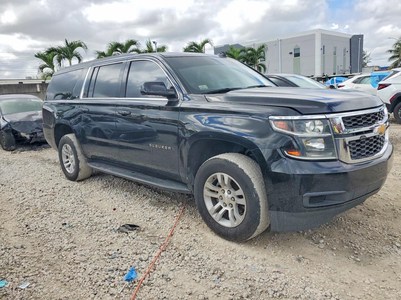 2018 CHEVROLET SUBURBAN K1500 LT — Фото 4 из 13