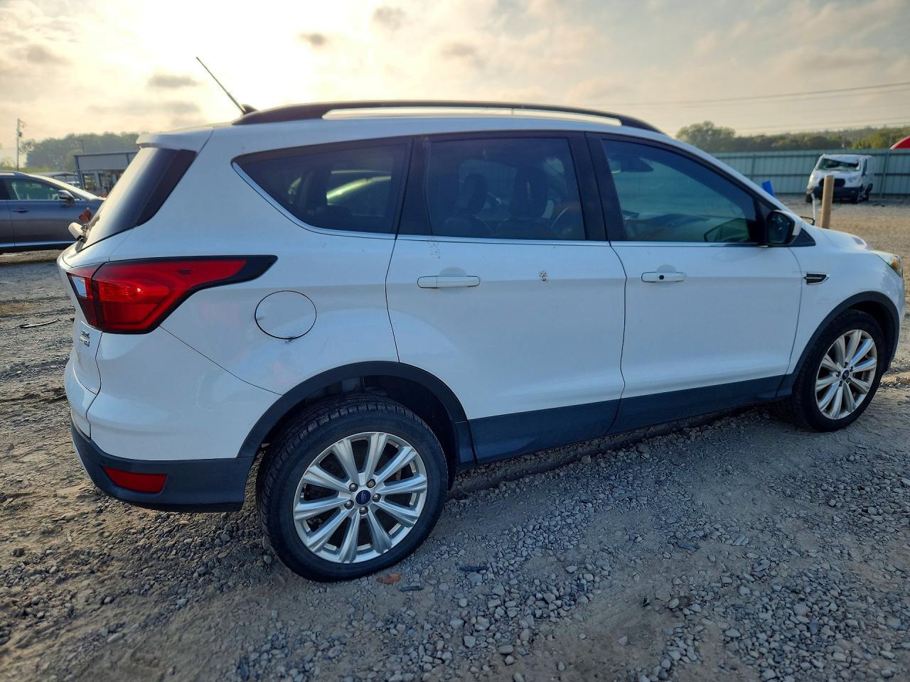 2019 FORD ESCAPE SEL — Фото 3 из 13
