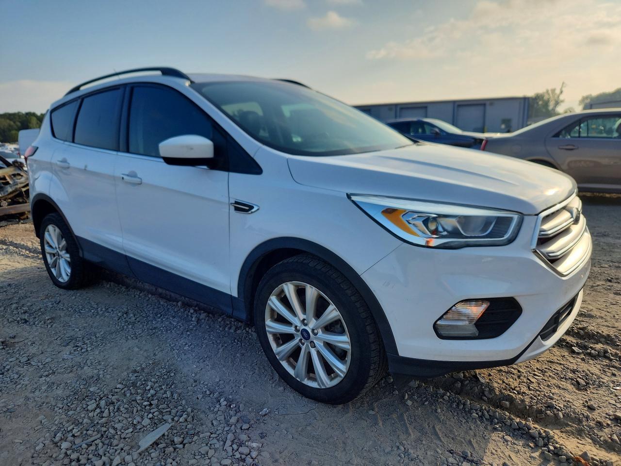 2019 FORD ESCAPE SEL — Фото 4 из 13