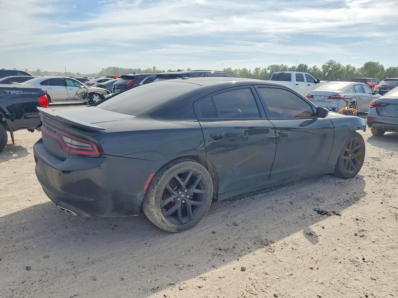 2020 DODGE CHARGER SXT — Фото 3 из 12
