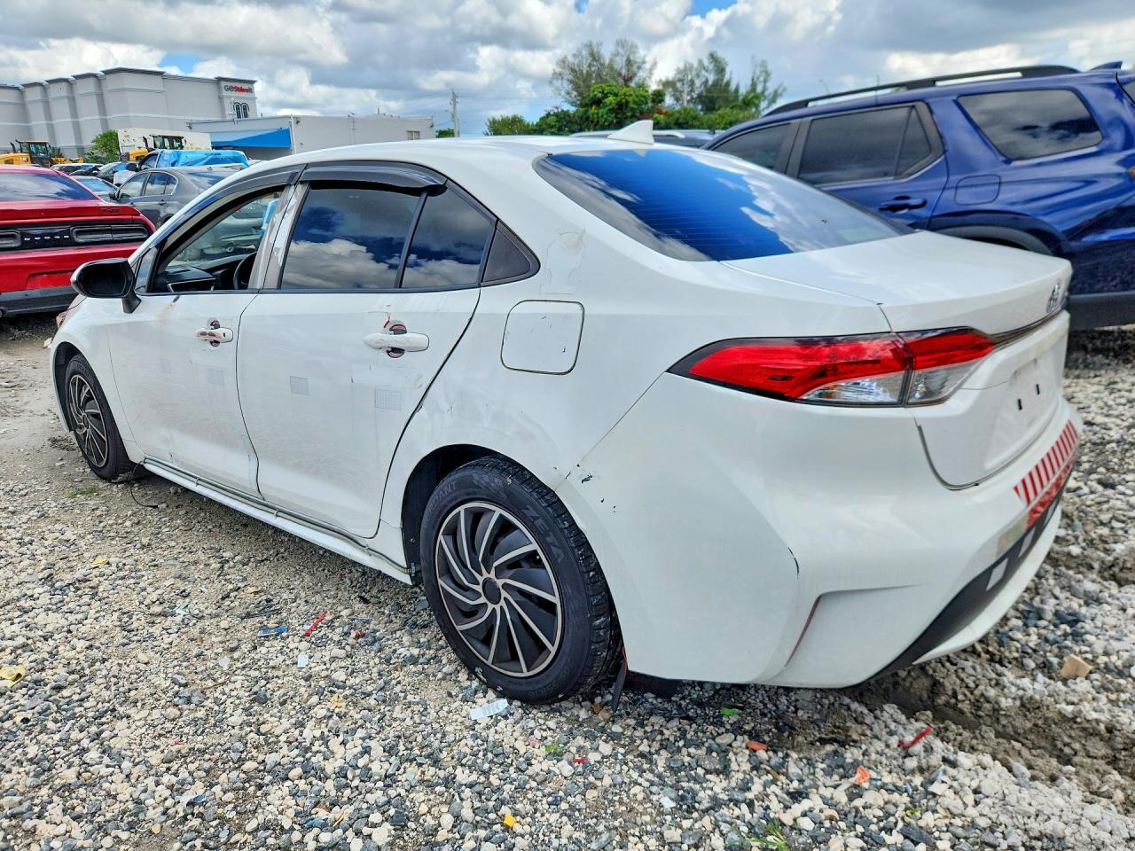 2021 TOYOTA COROLLA LE — Фото 2 из 12