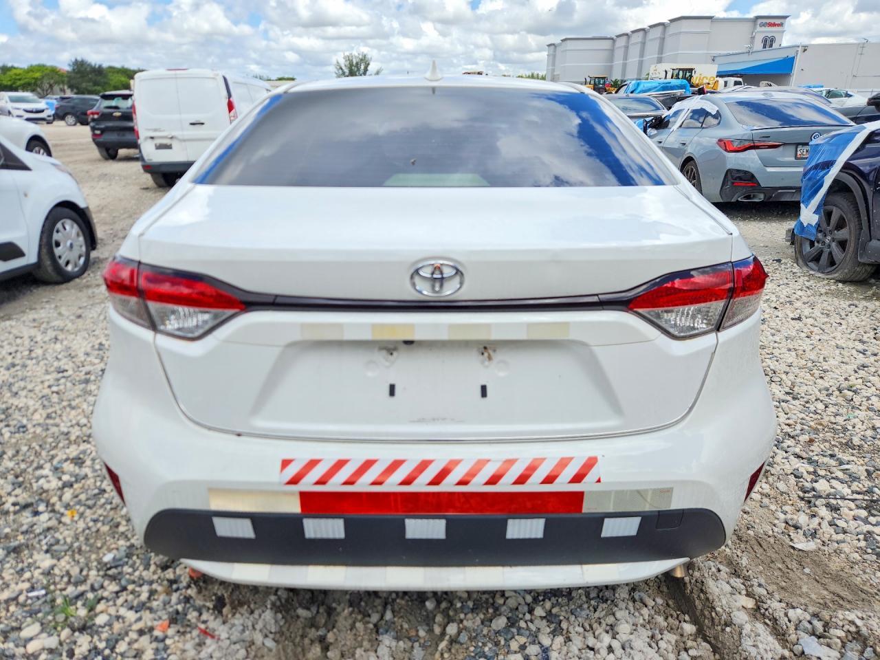 2021 TOYOTA COROLLA LE — Фото 6 из 12