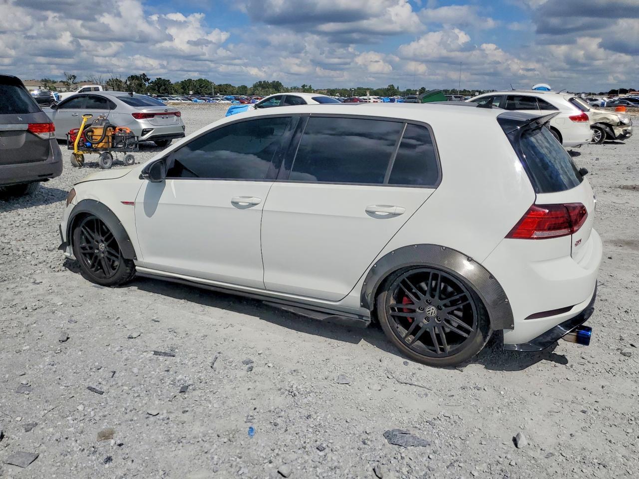 2021 VOLKSWAGEN GTI S — Фото 2 из 12