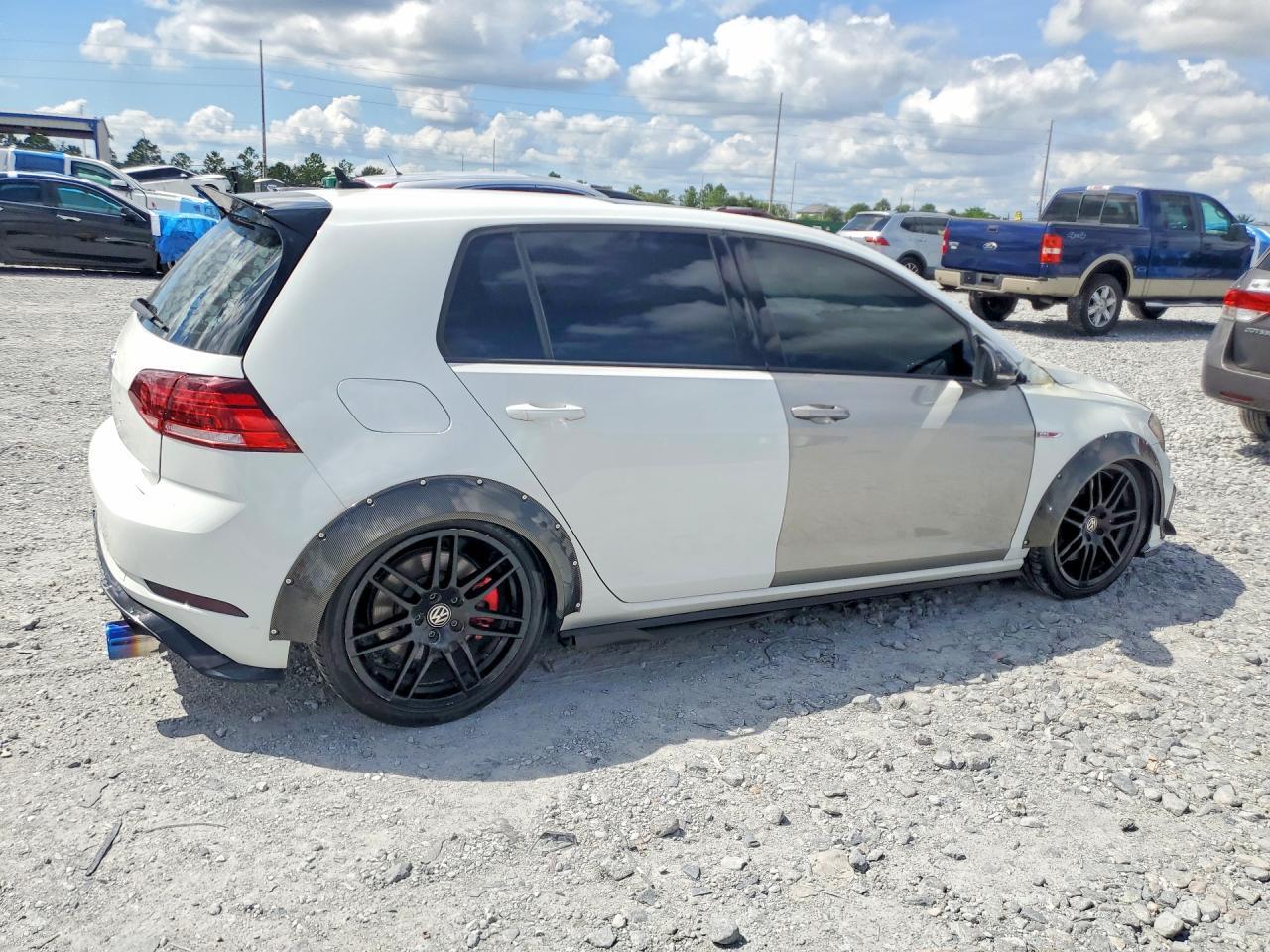 2021 VOLKSWAGEN GTI S — Фото 3 из 12