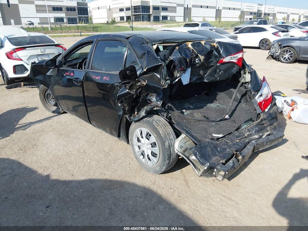 5YFBURHE9JP855952 2018 TOYOTA COROLLA photo no. 3