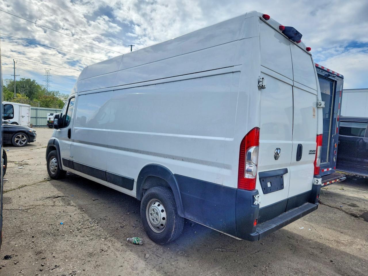 2023 RAM PROMASTER 3500 DELIVERY VAN — Фото 2 из 13