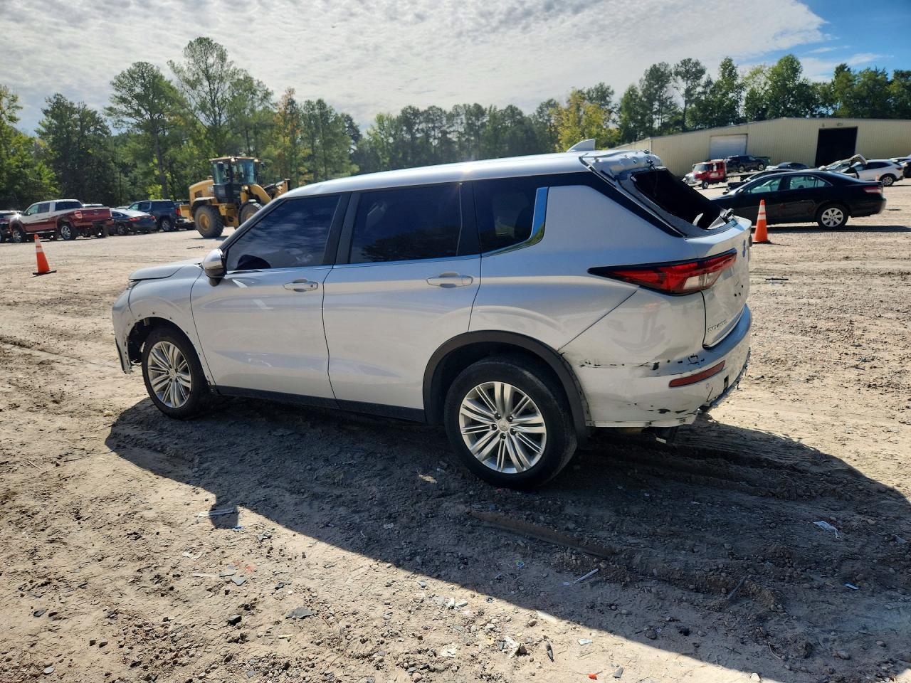 2024 MITSUBISHI OUTLANDER ES — Фото 2 из 14