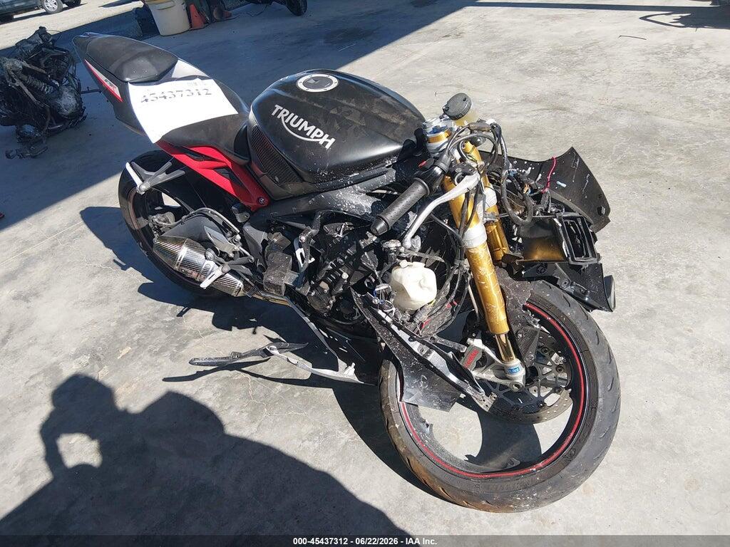 SMTA02YK4FJ685002 2015 TRIUMPH MOTORCYCLE DAYTONA 675R photo no. 1