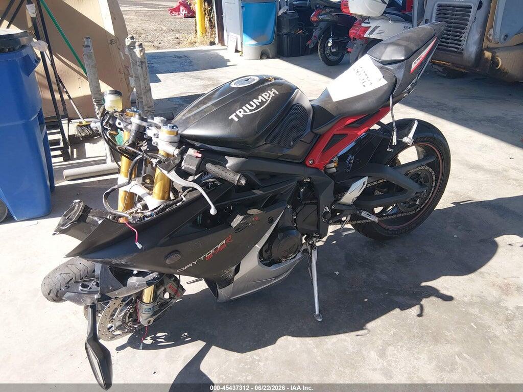 SMTA02YK4FJ685002 2015 TRIUMPH MOTORCYCLE DAYTONA 675R photo no. 2