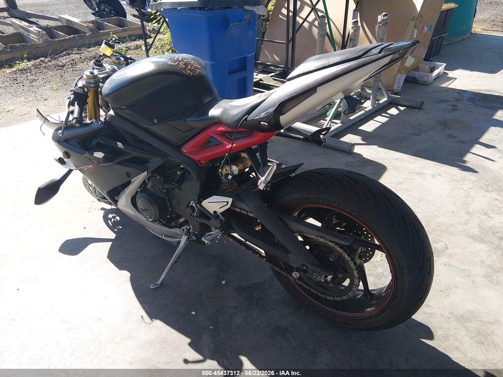 SMTA02YK4FJ685002 2015 TRIUMPH MOTORCYCLE DAYTONA 675R photo no. 3