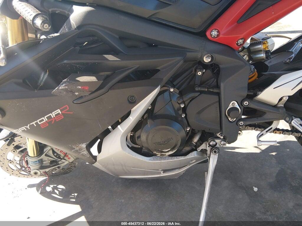 SMTA02YK4FJ685002 2015 TRIUMPH MOTORCYCLE DAYTONA 675R photo no. 9