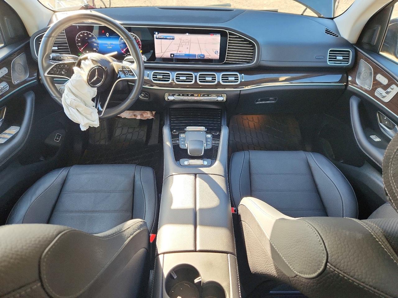 2024 MERCEDES-BENZ GLS 450 4MATIC — Фото 8 из 13