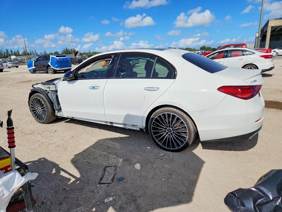 2024 MERCEDES-BENZ C 300 — Фото 2 из 13
